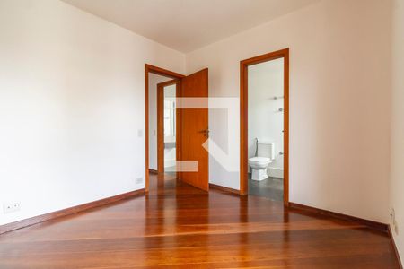 Apartamento para alugar com 220m², 3 quartos e 3 vagas Apartamento para alugar com 220m², 3 quartos e 3 vagasSuíte