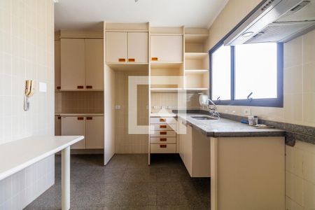 Apartamento para alugar com 220m², 3 quartos e 3 vagas Apartamento para alugar com 220m², 3 quartos e 3 vagasCozinha