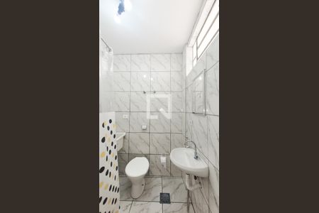 Banheiro de kitnet/studio para alugar com 1 quarto, 31m² em Centro, Campinas