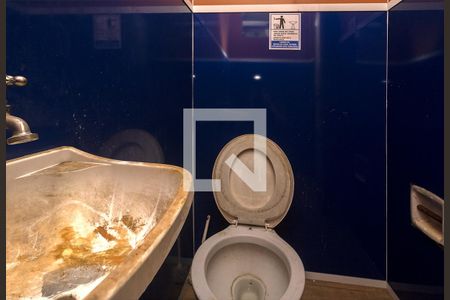 Casa à venda com 120m², 2 quartos e 1 vagaGalpão - Banheiro