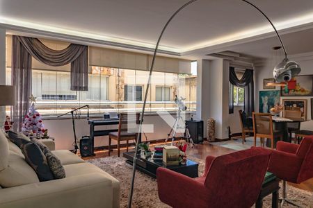 Casa de condomínio à venda com 389m², 4 quartos e 4 vagasSala