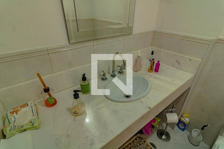 Casa de condomínio à venda com 389m², 4 quartos e 4 vagasLavabo 2