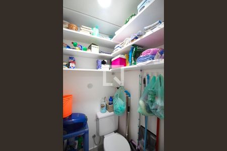 Apartamento à venda com 70m², 2 quartos e 1 vaga Apartamento à venda com 70m², 2 quartos e 1 vagaBanheiro de serviço