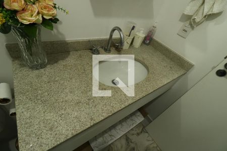Apartamento à venda com 68m², 2 quartos e 2 vagasBanheiro da Suíte - Pia