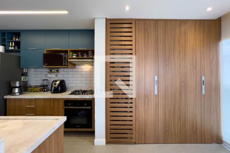 Sala e cozinha de apartamento para alugar com 2 quartos, 68m² em Vila Mariana, São Paulo