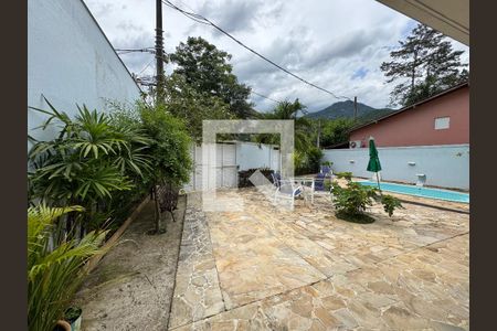 Casa de condomínio à venda com 410m², 3 quartos e 4 vagas Casa de condomínio à venda com 410m², 3 quartos e 4 vagasÁrea externa