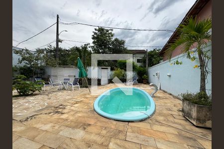 Casa de condomínio à venda com 410m², 3 quartos e 4 vagas Casa de condomínio à venda com 410m², 3 quartos e 4 vagasÁrea externa