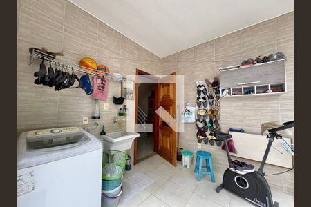 Casa de condomínio à venda com 410m², 3 quartos e 4 vagas Casa de condomínio à venda com 410m², 3 quartos e 4 vagasÁrea de Serviço