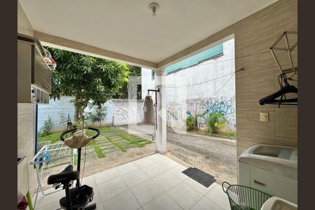 Casa de condomínio à venda com 410m², 3 quartos e 4 vagas Casa de condomínio à venda com 410m², 3 quartos e 4 vagasÁrea de Serviço