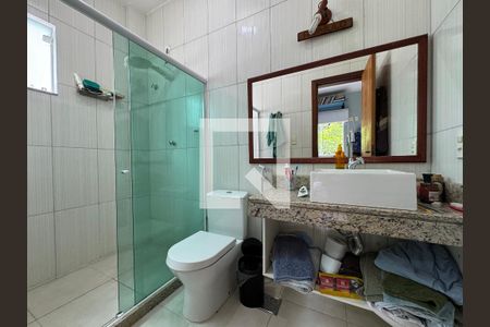 Casa de condomínio à venda com 410m², 3 quartos e 4 vagas Casa de condomínio à venda com 410m², 3 quartos e 4 vagasSuíte 2 - Banheiro