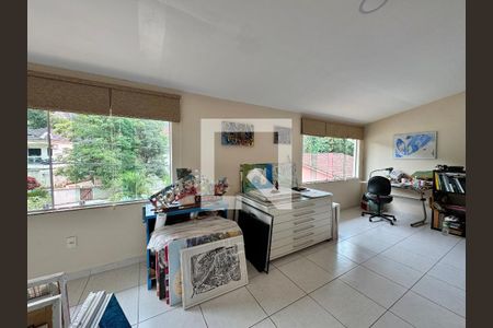 Casa de condomínio à venda com 410m², 3 quartos e 4 vagas Casa de condomínio à venda com 410m², 3 quartos e 4 vagasSalão