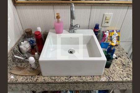 Casa de condomínio à venda com 410m², 3 quartos e 4 vagas Casa de condomínio à venda com 410m², 3 quartos e 4 vagasSuíte 3 - Banheiro