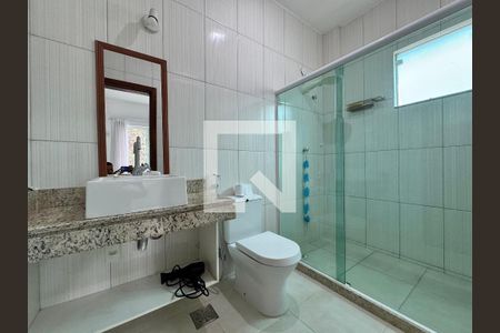 Casa de condomínio à venda com 410m², 3 quartos e 4 vagas Casa de condomínio à venda com 410m², 3 quartos e 4 vagasSuíte 1 - Banheiro