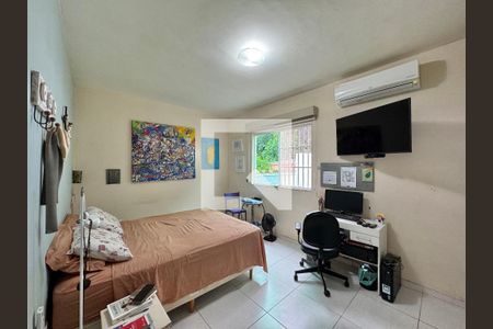 Casa de condomínio à venda com 410m², 3 quartos e 4 vagas Casa de condomínio à venda com 410m², 3 quartos e 4 vagasSuíte 3