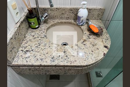 Casa de condomínio à venda com 410m², 3 quartos e 4 vagas Casa de condomínio à venda com 410m², 3 quartos e 4 vagasBanheiro Social