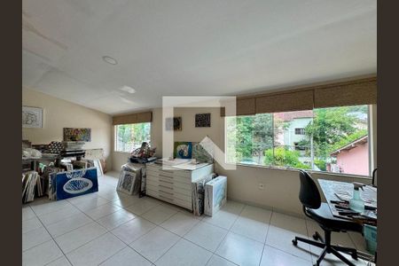 Casa de condomínio à venda com 410m², 3 quartos e 4 vagas Casa de condomínio à venda com 410m², 3 quartos e 4 vagasSalão