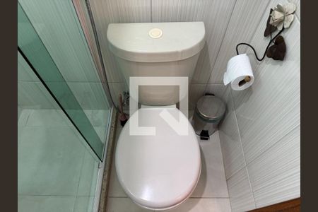 Casa de condomínio à venda com 410m², 3 quartos e 4 vagas Casa de condomínio à venda com 410m², 3 quartos e 4 vagasBanheiro Social