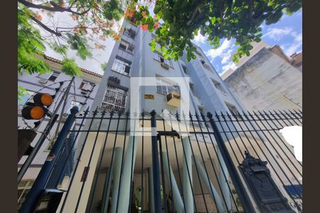 Apartamento para alugar com 65m², 2 quartos e 1 vaga Apartamento para alugar com 65m², 2 quartos e 1 vagaFachada