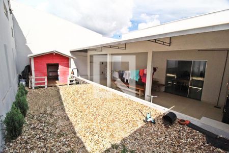 Casa para alugar com 194m², 3 quartos e 2 vagasQuintal