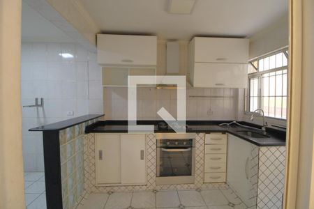 Casa para alugar com 260m², 4 quartos e 2 vagasCozinha