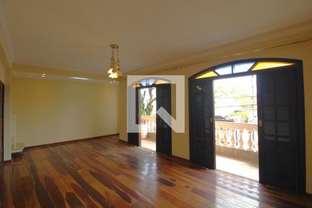 Casa para alugar com 260m², 4 quartos e 2 vagasSala