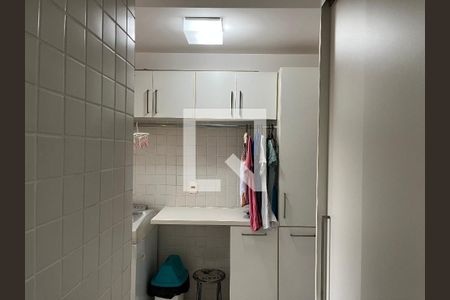 Apartamento à venda com 110m², 2 quartos e 2 vagas Apartamento à venda com 110m², 2 quartos e 2 vagasBanheiro de Serviço