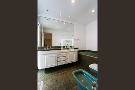 Apartamento para alugar com 260m², 4 quartos e 4 vagasBanheiro da Suíte 2