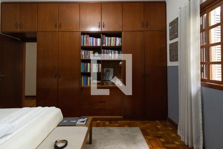 Casa à venda com 300m², 4 quartos e 3 vagas Casa à venda com 300m², 4 quartos e 3 vagasSuíte 4