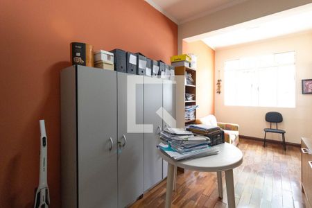 Casa à venda com 300m², 4 quartos e 3 vagas Casa à venda com 300m², 4 quartos e 3 vagasEscritório