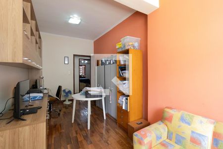 Casa à venda com 300m², 4 quartos e 3 vagas Casa à venda com 300m², 4 quartos e 3 vagasEscritório