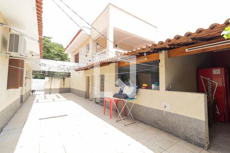 Casa à venda com 300m², 4 quartos e 3 vagas Casa à venda com 300m², 4 quartos e 3 vagasQuintal