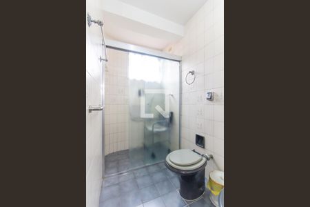 Apartamento à venda com 130m², 3 quartos e 4 vagas Apartamento à venda com 130m², 3 quartos e 4 vagasBanheiro da Suíte