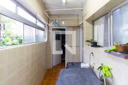Apartamento à venda com 130m², 3 quartos e 4 vagas Apartamento à venda com 130m², 3 quartos e 4 vagasÁrea de Serviço
