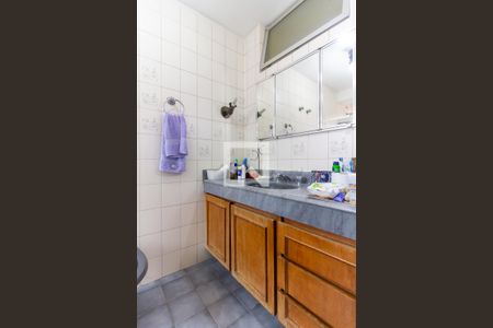 Apartamento à venda com 130m², 3 quartos e 4 vagas Apartamento à venda com 130m², 3 quartos e 4 vagasBanheiro da Suíte