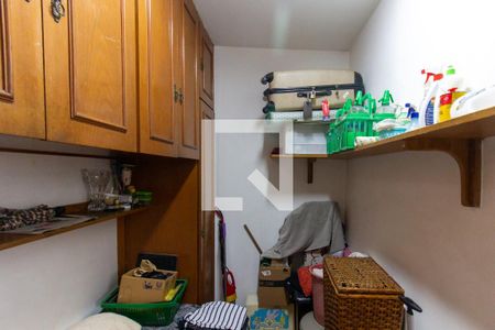 Apartamento à venda com 130m², 3 quartos e 4 vagas Apartamento à venda com 130m², 3 quartos e 4 vagasQuarto de Serviço