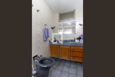 Apartamento à venda com 130m², 3 quartos e 4 vagas Apartamento à venda com 130m², 3 quartos e 4 vagasBanheiro da Suíte