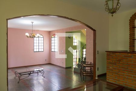 Casa à venda com 360m², 4 quartos e 4 vagasSala