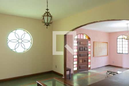 Casa à venda com 360m², 4 quartos e 4 vagasSala