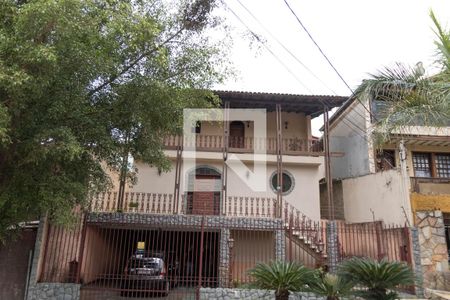 Casa à venda com 360m², 4 quartos e 4 vagasFachada