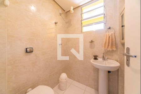 Casa à venda com 350m², 4 quartos e 2 vagas Casa à venda com 350m², 4 quartos e 2 vagasBanheiro 1