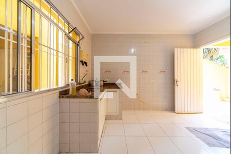 Casa à venda com 350m², 4 quartos e 2 vagas Casa à venda com 350m², 4 quartos e 2 vagasCozinha