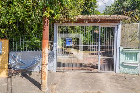 Casa à venda com 418m², 6 quartos e 6 vagas Casa à venda com 418m², 6 quartos e 6 vagasFachada