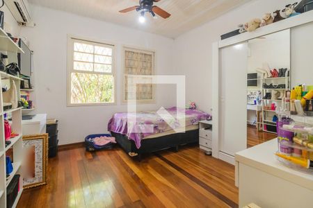 Casa à venda com 418m², 6 quartos e 6 vagas Casa à venda com 418m², 6 quartos e 6 vagasQuarto 4