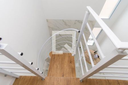 Escada de apartamento para alugar com 1 quarto, 34m² em Jardim Vila Formosa, São Paulo