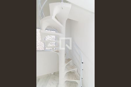 Escada de apartamento para alugar com 1 quarto, 44m² em Jardim Vila Formosa, São Paulo