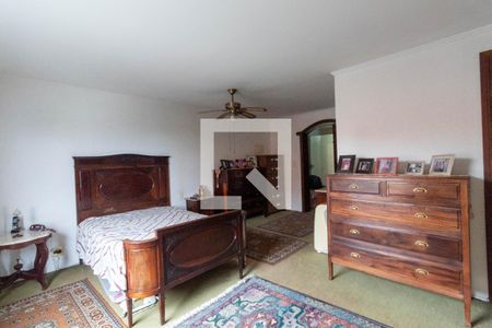 Casa à venda com 272m², 3 quartos e 2 vagasQuarto Suíte