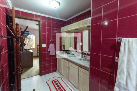 Casa à venda com 272m², 3 quartos e 2 vagasBanheiro da Suíte