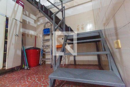 Casa à venda com 272m², 3 quartos e 2 vagasEscada