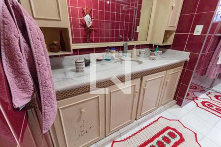 Casa à venda com 272m², 3 quartos e 2 vagasBanheiro da Suíte