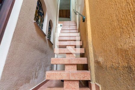 Casa à venda com 272m², 3 quartos e 2 vagasEscada